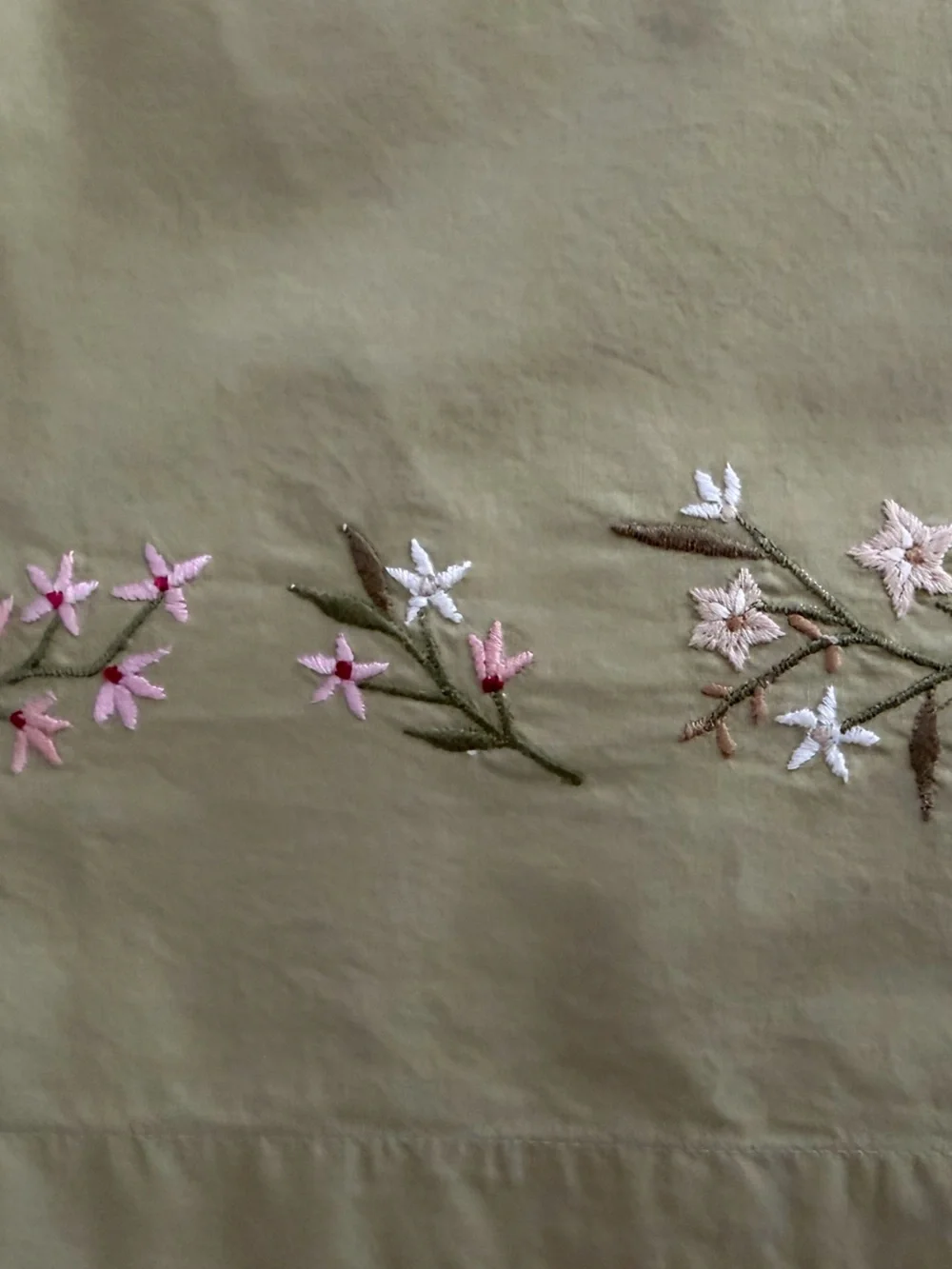 Pottery Barn Floral Embroidered Bed Skirt Queen EUC
